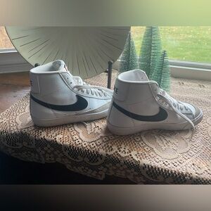 Kids Nike high tops sneakers. Size 5Y